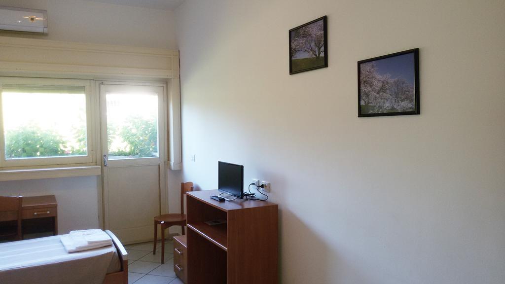 לינה וארוחת בוקר רומא Casa Per Ferie Cardinal G. Guarino מראה חיצוני תמונה